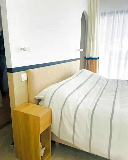 Travaux de peinture dans une chambre à Cavalaire