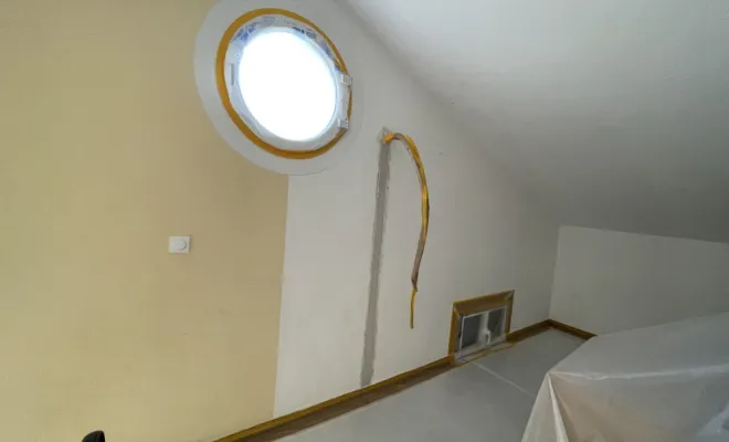 Réparation d’un dégât des eaux et lissage des murs et plafonds à Port Grimaud, Sainte-Maxime, EM Peinture & Décoration
