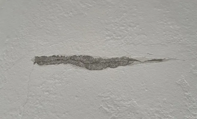 Réparation d’un dégât des eaux et lissage des murs et plafonds à Port Grimaud, Sainte-Maxime, EM Peinture & Décoration