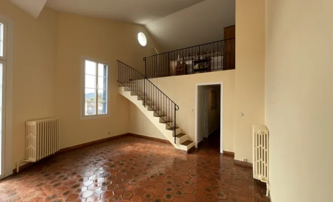 Réparation d’un dégât des eaux et lissage des murs et plafonds à Port Grimaud, Sainte-Maxime, EM Peinture & Décoration