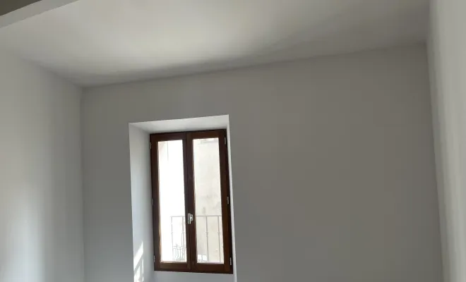 Pose de faux plafond et mise en peinture d'un studio à Roquebrune-sur-Argens, Sainte-Maxime, EM Peinture & Décoration