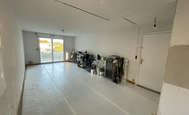 Chantier de mise en peinture dans un appartement à Saint-Raphaël, Sainte-Maxime, EM Peinture & Décoration