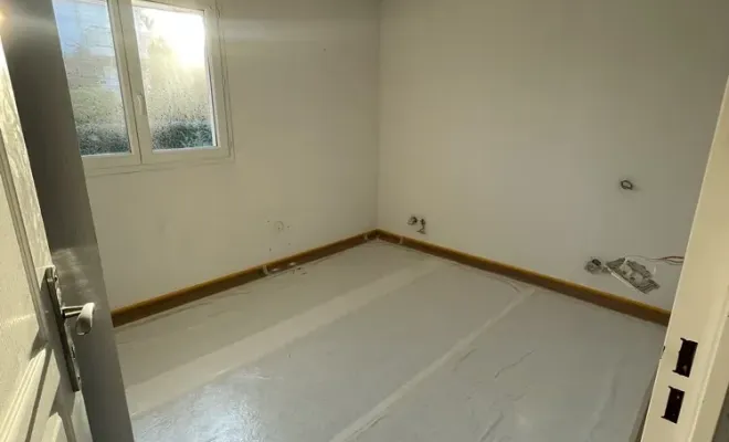 Chantier de mise en peinture dans un appartement à Saint-Raphaël, Sainte-Maxime, EM Peinture & Décoration