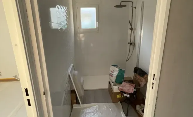 Chantier de mise en peinture dans un appartement à Saint-Raphaël, Sainte-Maxime, EM Peinture & Décoration