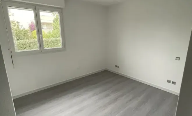 Chantier de mise en peinture dans un appartement à Saint-Raphaël, Sainte-Maxime, EM Peinture & Décoration