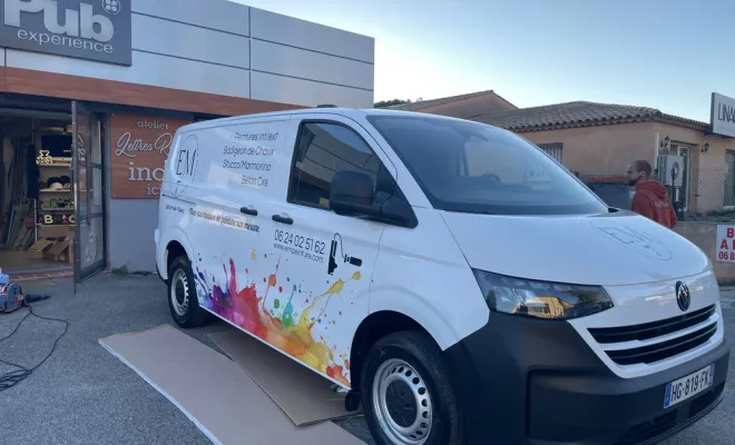Notre nouveau camion décoré avec soin par David de Furne, Sainte-Maxime, EM Peinture & Décoration