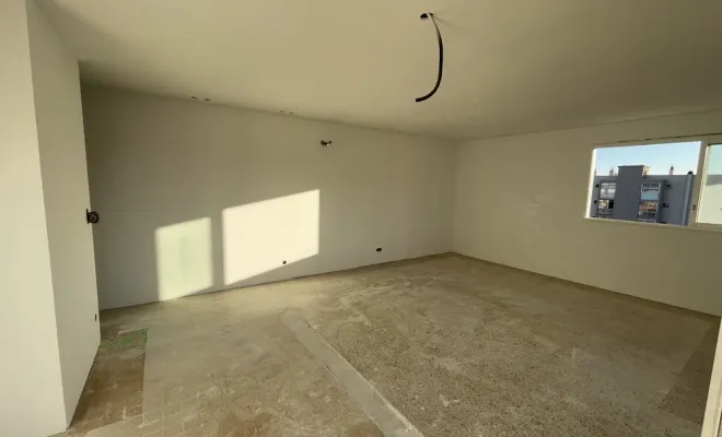 Préparation des murs et plafond  sur un appartement à Saint-Raphaël, Sainte-Maxime, EM Peinture & Décoration