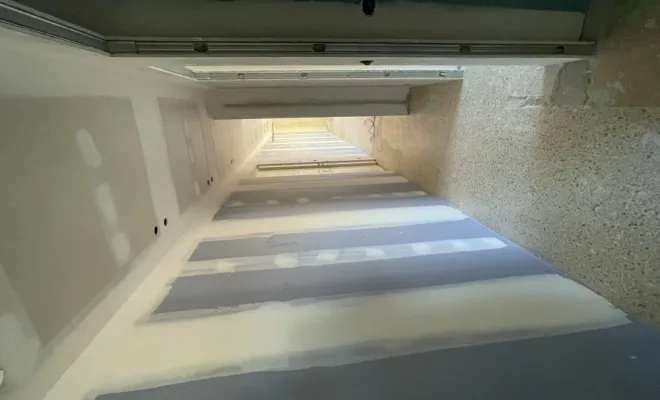 Préparation des murs et plafond  sur un appartement à Saint-Raphaël, Sainte-Maxime, EM Peinture & Décoration