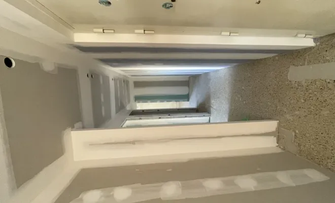 Préparation des murs et plafond  sur un appartement à Saint-Raphaël, Sainte-Maxime, EM Peinture & Décoration