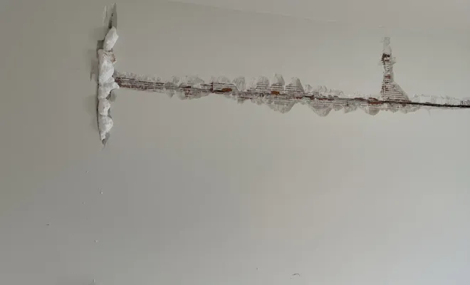 Réparation de fissures structurelles sur une villa d'exception à Grimaud, Sainte-Maxime, EM Peinture & Décoration