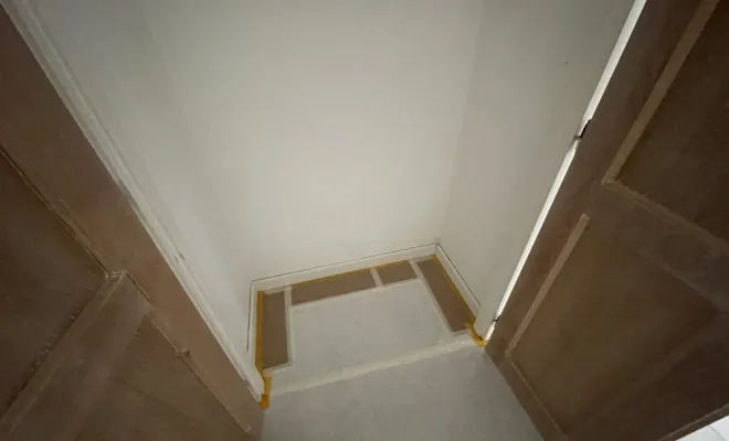 Mise en peinture d’un appartement à Sainte Maxime, réparation des fissures, peinture, mur et plafond et peinture des portes, Sainte-Maxime, EM Peinture & Décoration