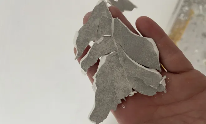 Mise en peinture d’un appartement à Sainte Maxime, réparation des fissures, peinture, mur et plafond et peinture des portes, Sainte-Maxime, EM Peinture & Décoration