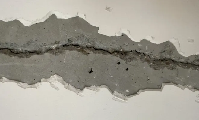 Mise en peinture d’un appartement à Sainte Maxime, réparation des fissures, peinture, mur et plafond et peinture des portes, Sainte-Maxime, EM Peinture & Décoration