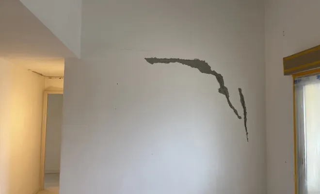 Mise en peinture d’un appartement à Sainte Maxime, réparation des fissures, peinture, mur et plafond et peinture des portes, Sainte-Maxime, EM Peinture & Décoration