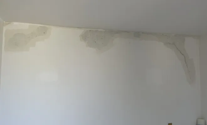 Mise en peinture d’un appartement à Sainte Maxime, réparation des fissures, peinture, mur et plafond et peinture des portes, Sainte-Maxime, EM Peinture & Décoration