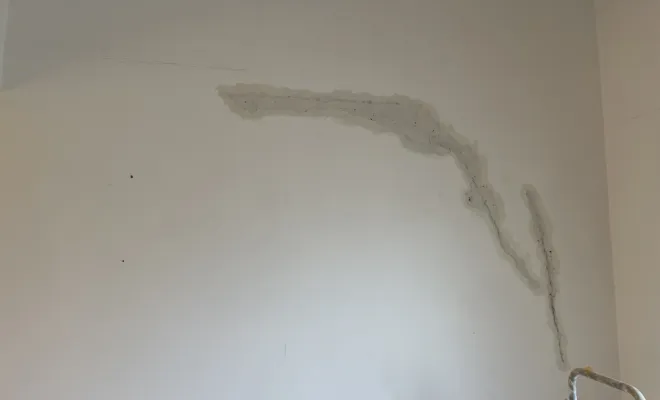 Mise en peinture d’un appartement à Sainte Maxime, réparation des fissures, peinture, mur et plafond et peinture des portes, Sainte-Maxime, EM Peinture & Décoration