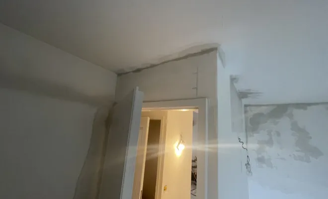 Mise en peinture d’un appartement à Sainte Maxime, réparation des fissures, peinture, mur et plafond et peinture des portes, Sainte-Maxime, EM Peinture & Décoration