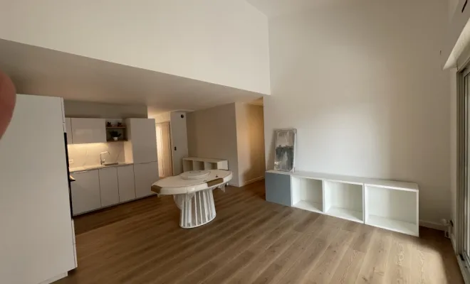 Mise en peinture d’un appartement à Sainte Maxime, réparation des fissures, peinture, mur et plafond et peinture des portes, Sainte-Maxime, EM Peinture & Décoration