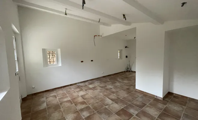 Lissage des murs et plafond à Carces suivi d’une finition à l’airless , Sainte-Maxime, EM Peinture & Décoration