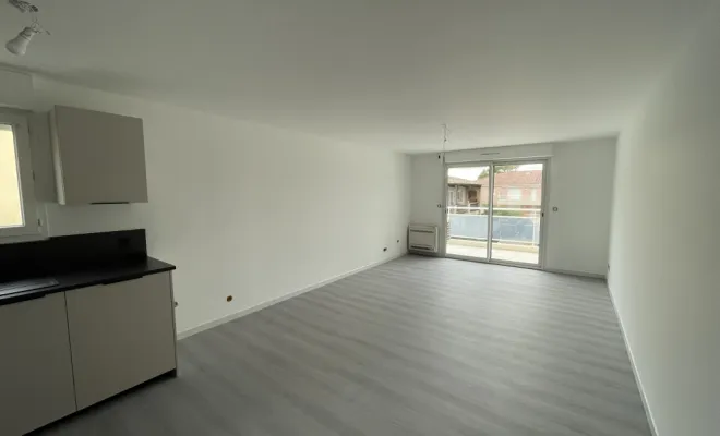 Lissage des murs et plafonds dans un appartement à saint Raphaël, finition à l’airless , Sainte-Maxime, EM Peinture & Décoration