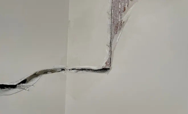 Belle villa sur grimaud avec de grosses fissures, structurelles (réparation en cours), Sainte-Maxime, EM Peinture & Décoration