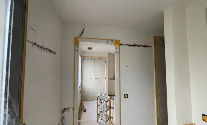 Belle villa sur grimaud avec de grosses fissures, structurelles (réparation en cours), Sainte-Maxime, EM Peinture & Décoration